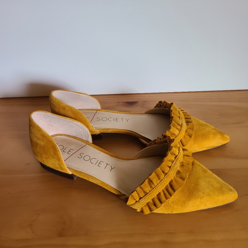 EUC Sole Society Rosalind Ruffle Detail Shoe Mustard Color Sz 9